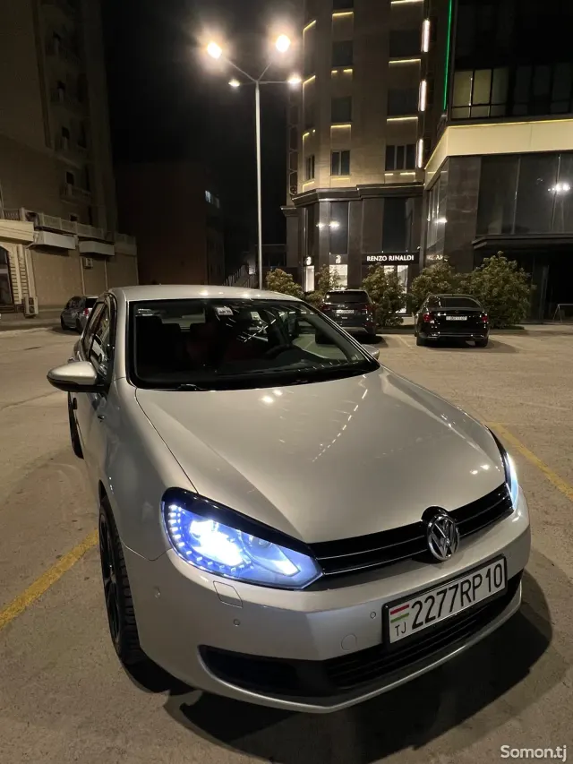 Volkswagen Golf 2012 · 1.6 AT