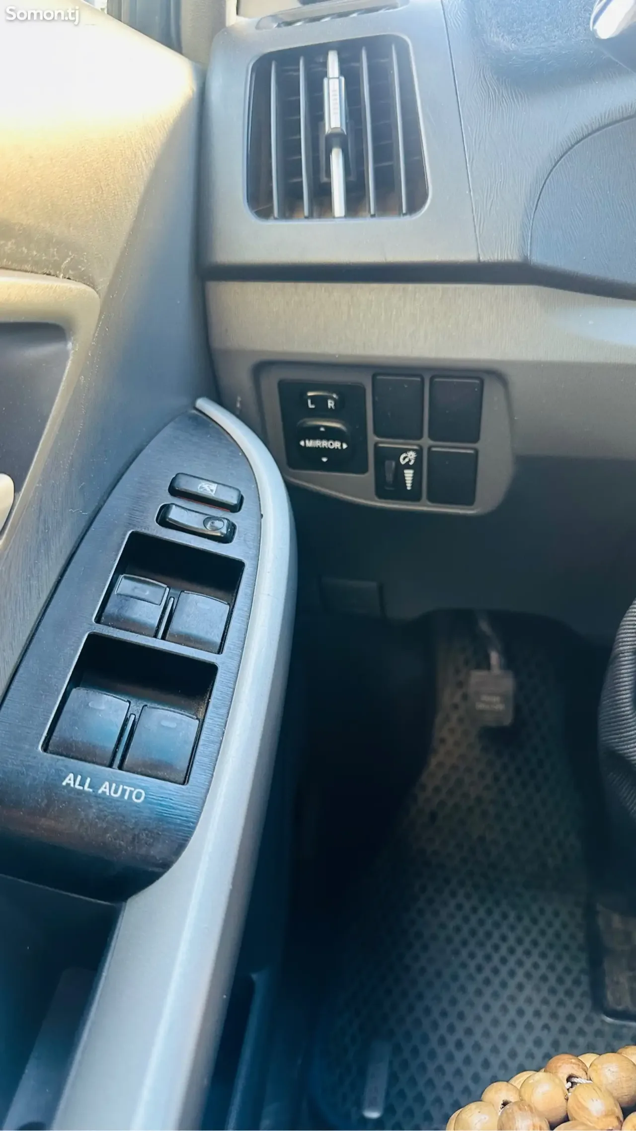 Toyota Prius 2011 · 1.8 AT