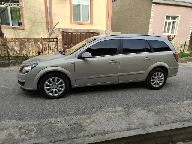 Opel Astra H 2006 · 1.6 MT