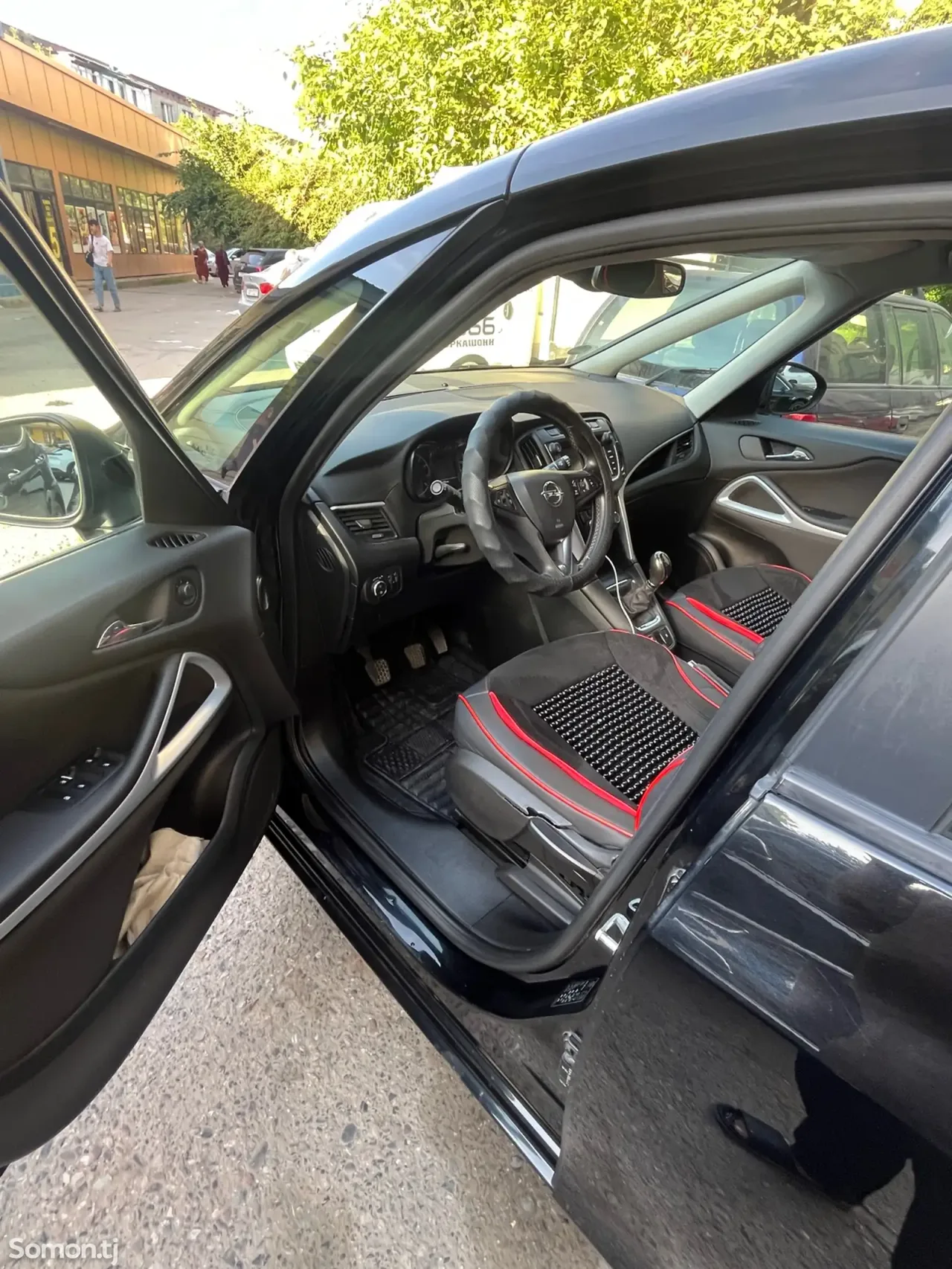 Opel Zafira 2017 · 1.4 MT