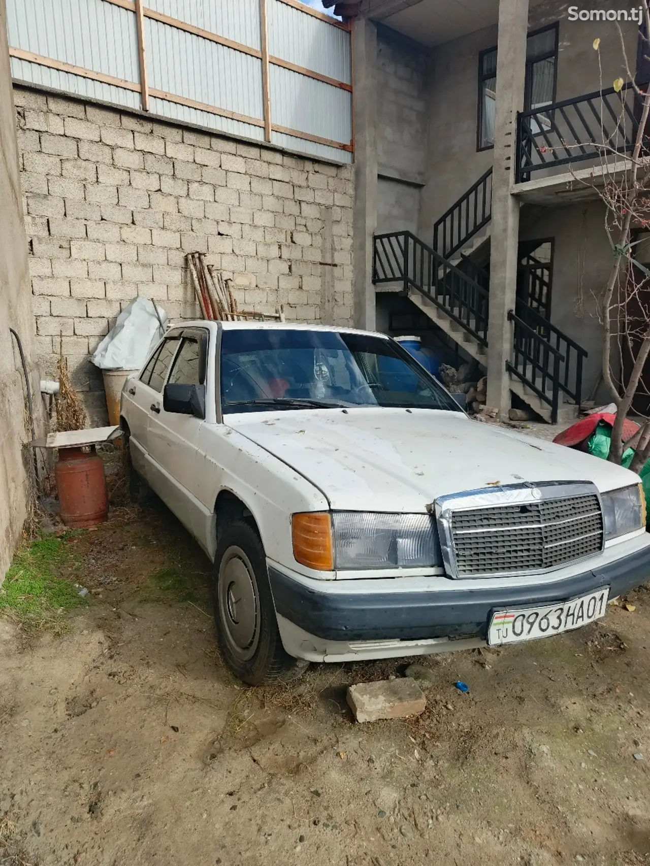 Mercedes-Benz W124 1990 · 2.0 MT