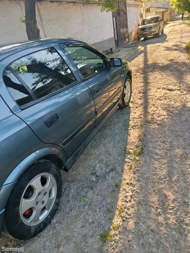 Opel Astra G 1998 · 1.6 MT