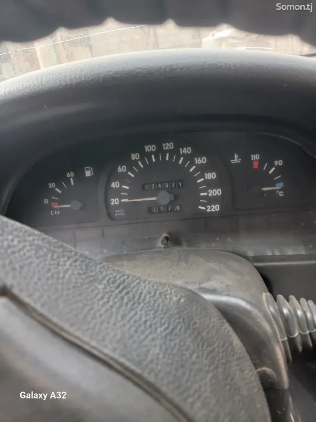 Opel Vectra A 1991 · 1.6 MT