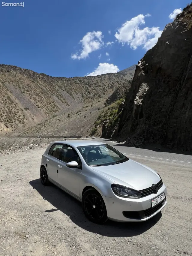 Volkswagen Golf 2012 · 1.6 AT