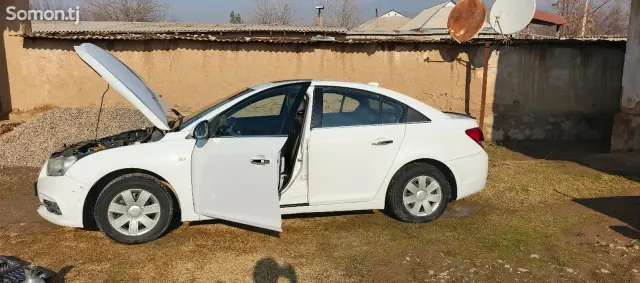 Chevrolet Cruze 2010 · 1.6 AT