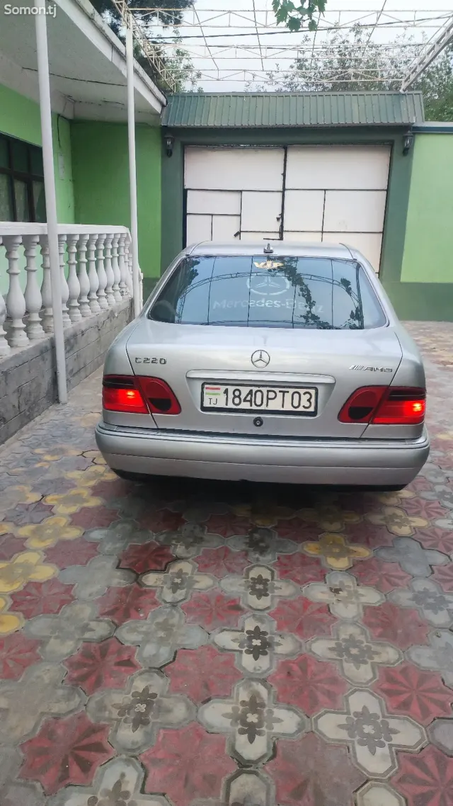 Mercedes-Benz E class 1997 · 2.2 AT