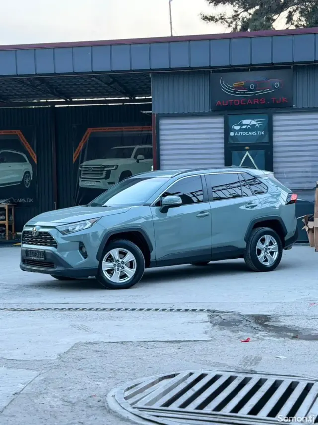 Toyota RAV 4 2020 · 2.5 AT