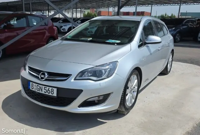 Opel Astra J 2014 · 1.6 MT