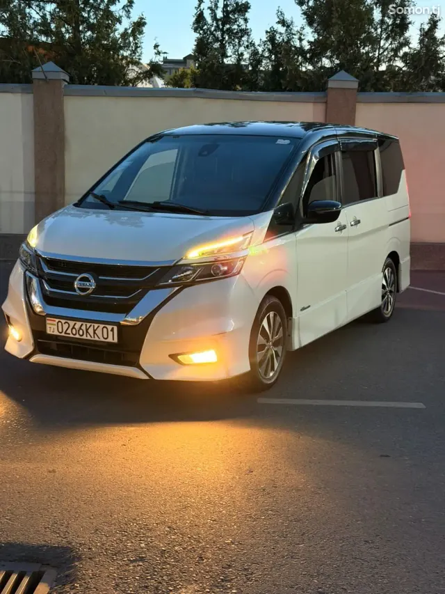 Nissan Serena 2016 · 2.0 AT