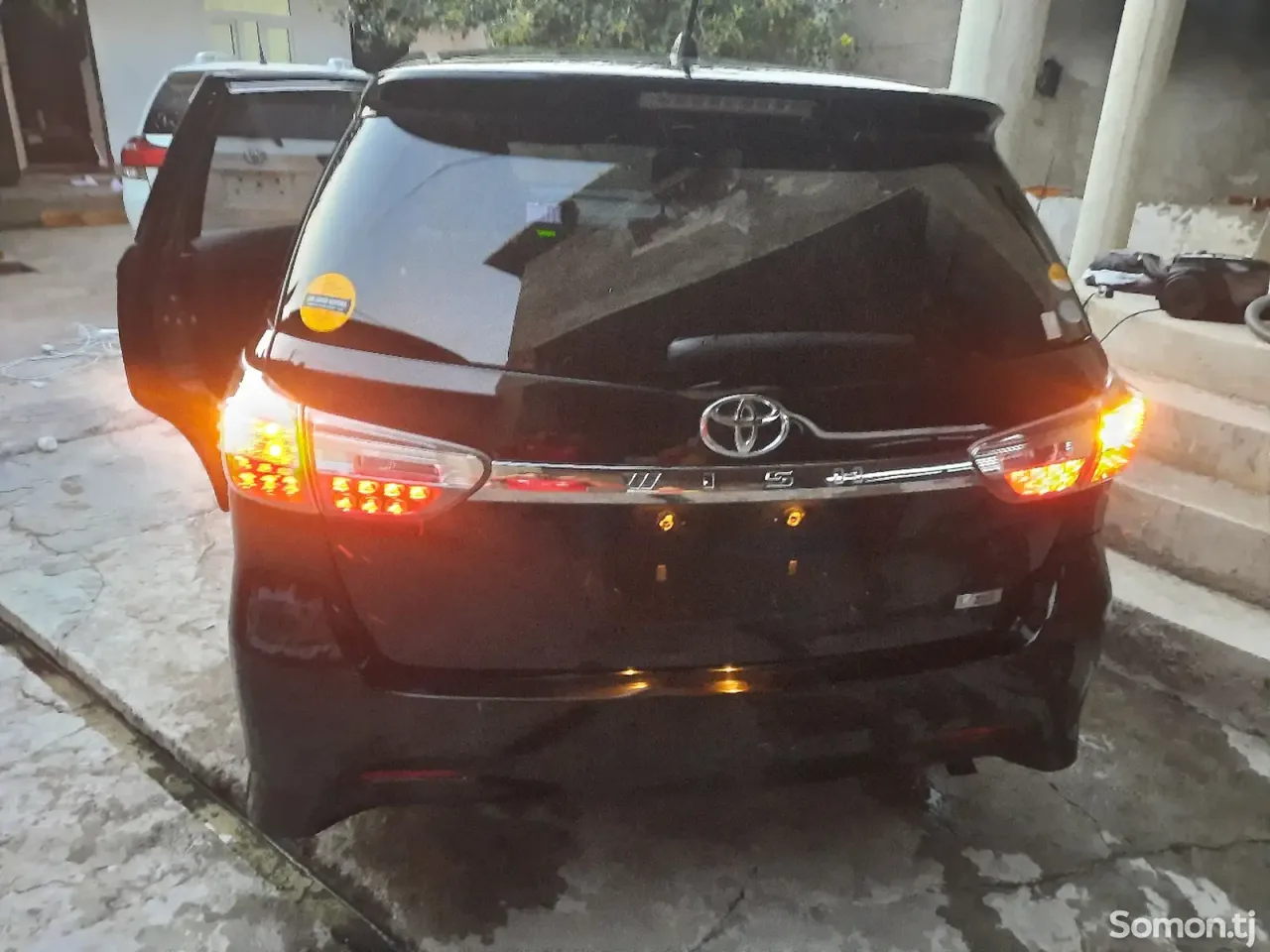 Toyota Wish 2015 · 2.0 AT