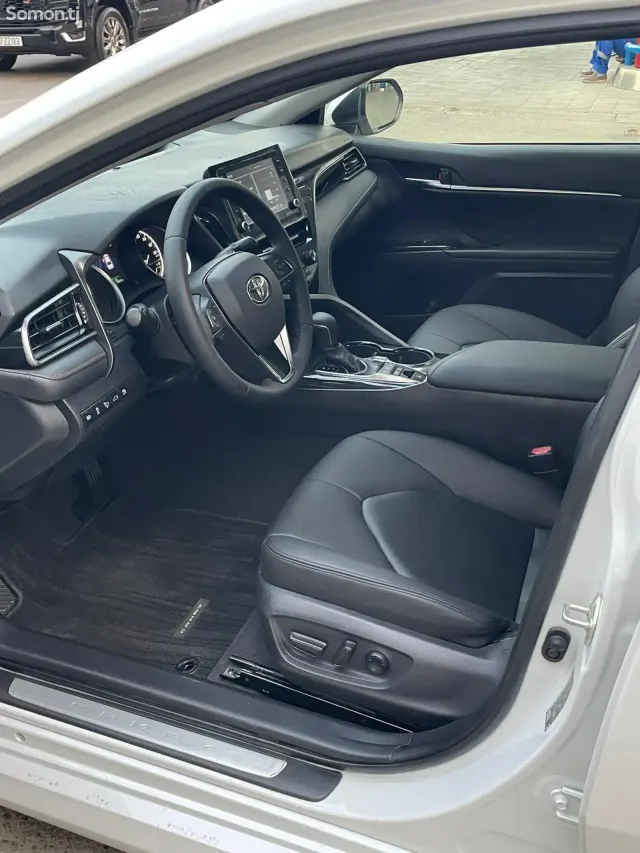 Toyota Camry 2018 · 2.5 AT