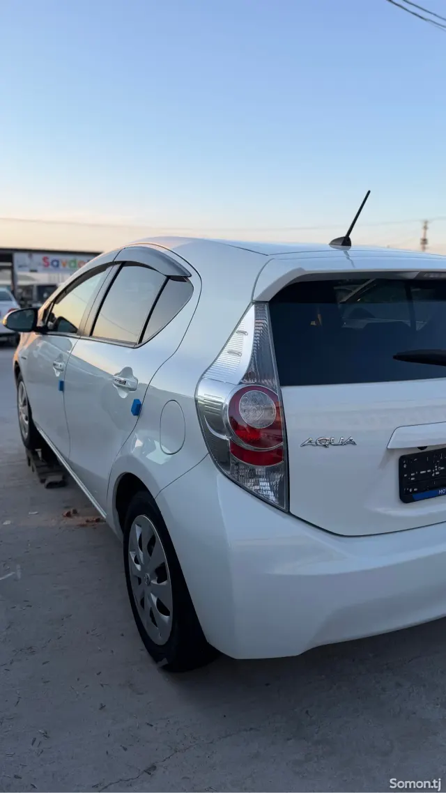 Toyota Aqua 2014 · 1.5 AT