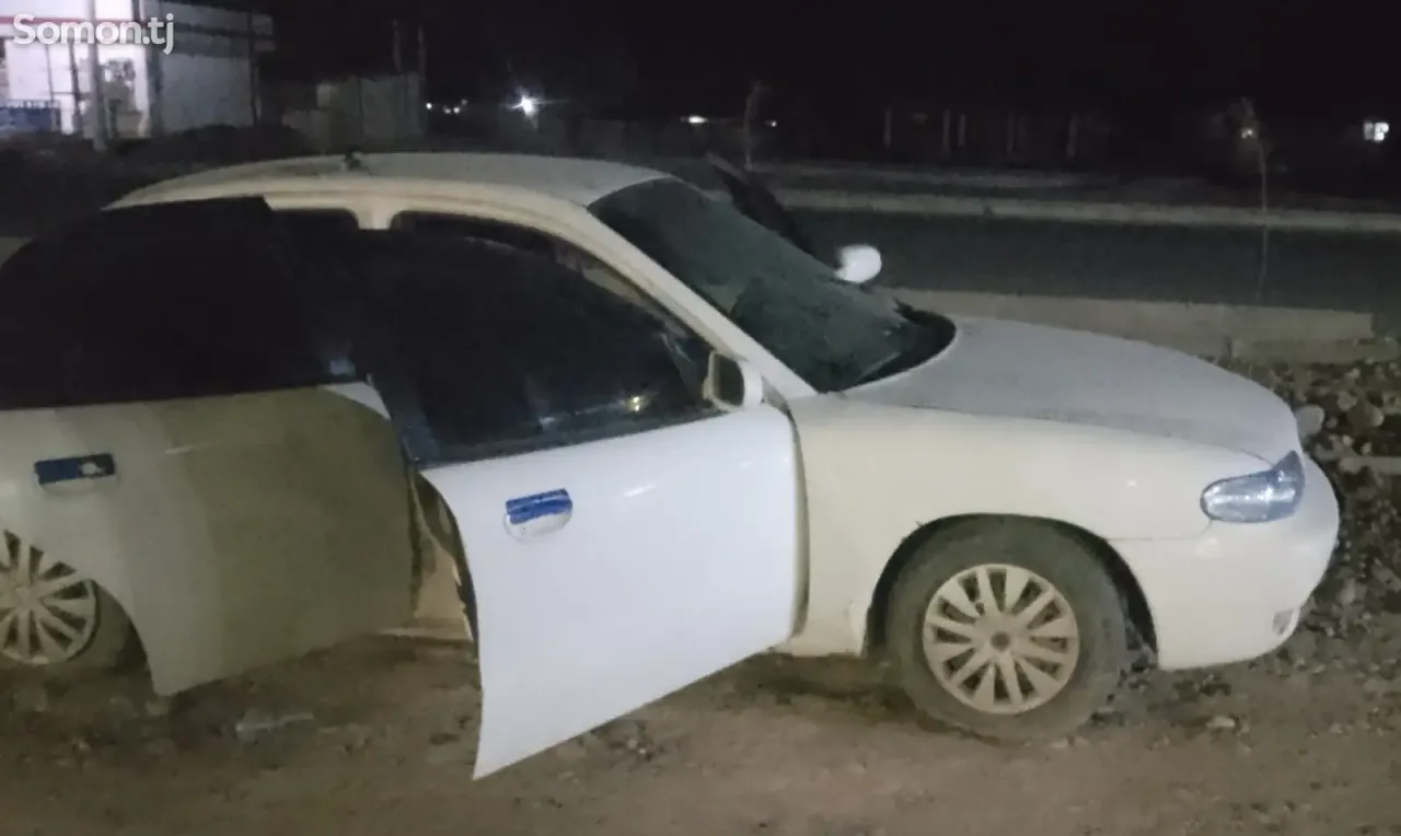 Daewoo Nubira 2000 · 1.8 MT