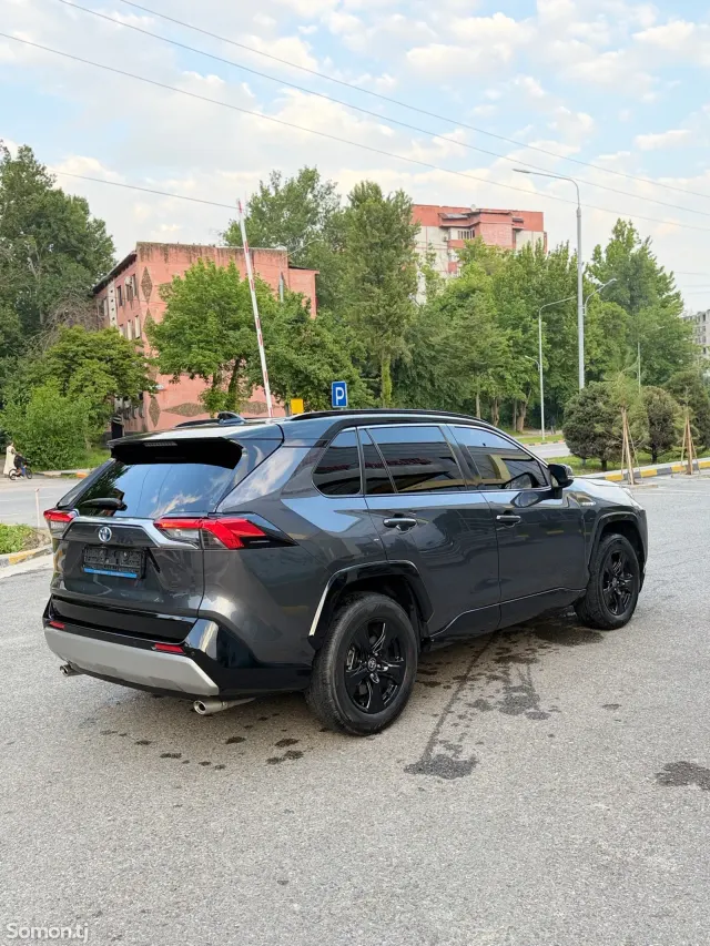 Toyota RAV 4 2020 · 2.5 AT