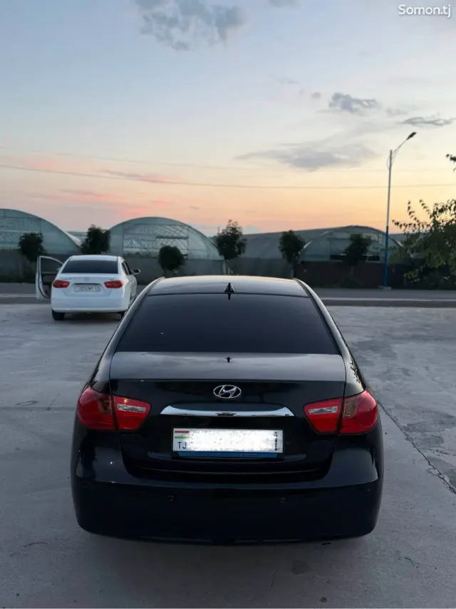 Hyundai Avante 2010 · 1.6 AT