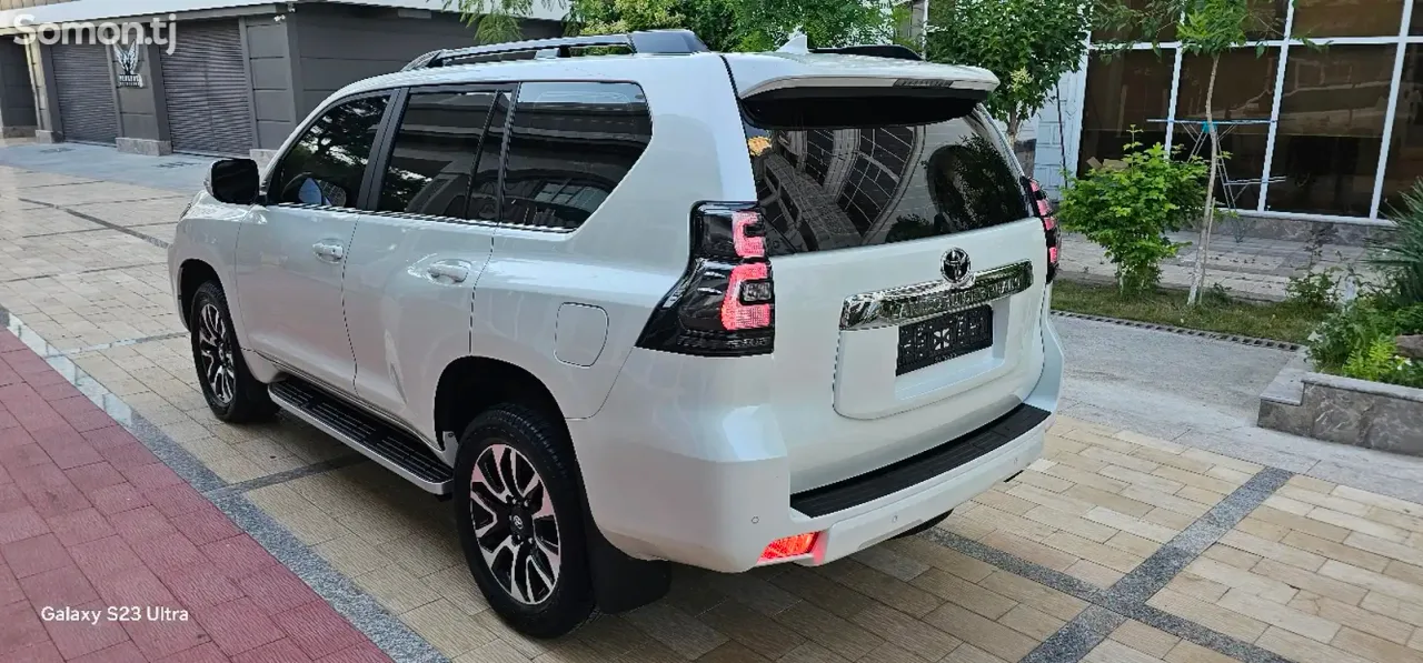 Toyota Land Cruiser Prado 2019 · 2.8 AT