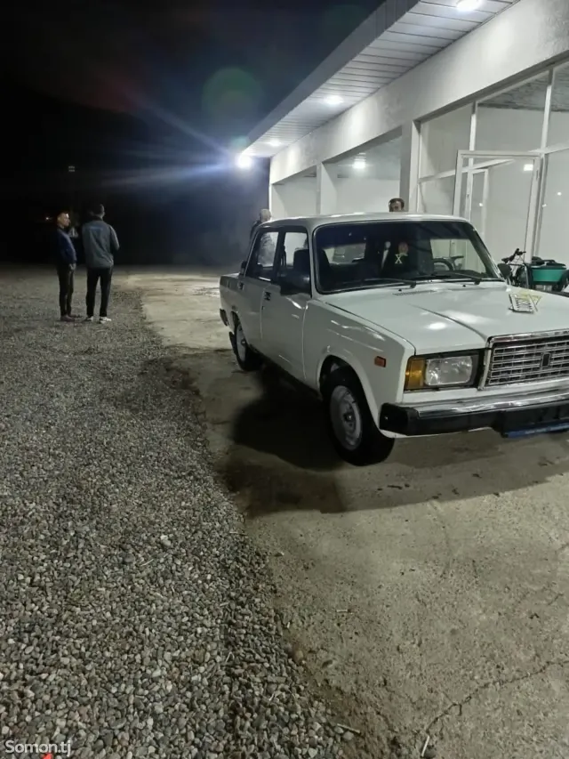 Lada (ВАЗ) 2107 2000 · 1.6 MT