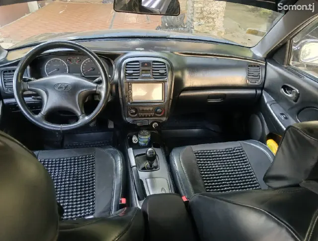 Hyundai Avante 2003 · 1.8 MT