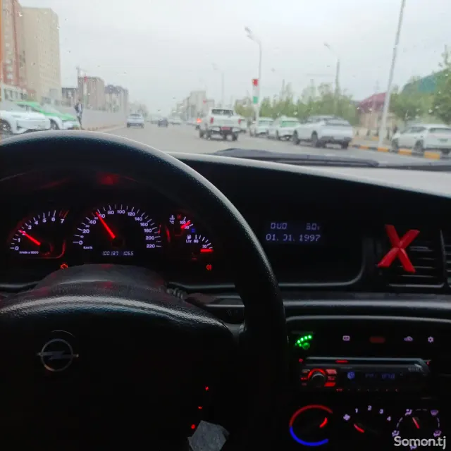 Opel Vectra B 2000 · 1.6 MT