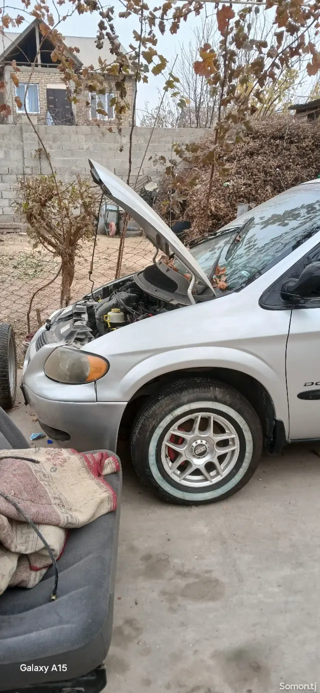 Dodge Caravan 2006 · 2.4 AT