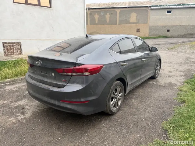 Hyundai Avante 2015 · 1.6 AT