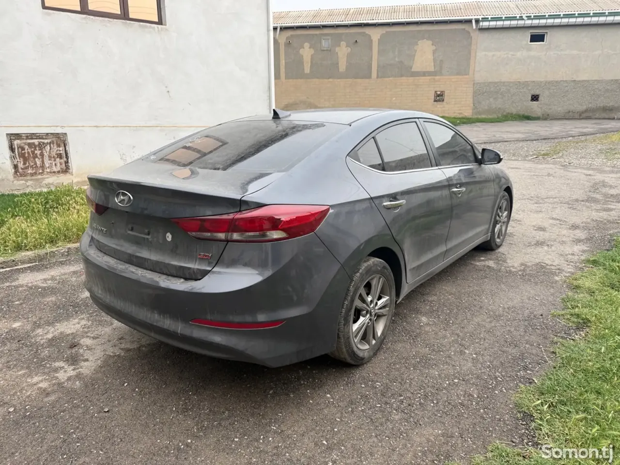 Hyundai Avante 2015 · 1.6 AT