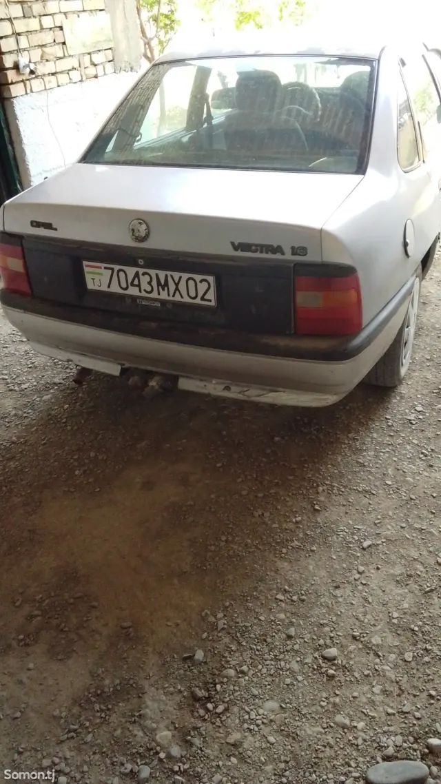 Opel Vectra A 1992 · 1.6 MT