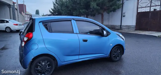 Chevrolet Spark 2014 · 1.0 AT