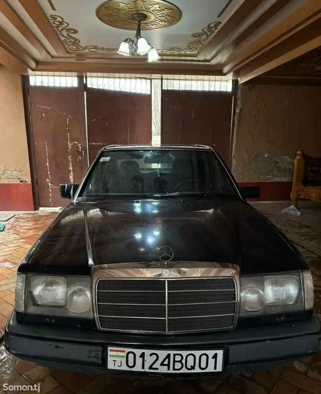Mercedes-Benz W124 1989 · 2.5 MT