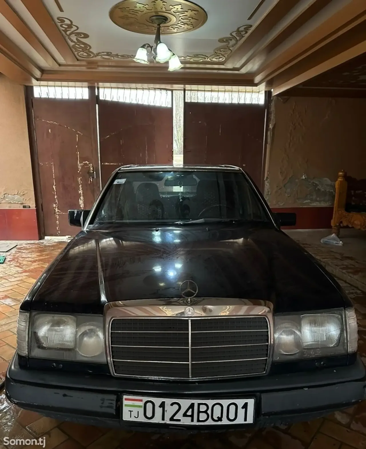 Mercedes-Benz W124 1989 · 2.5 MT