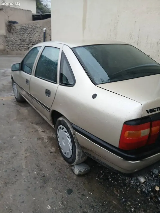 Opel Vectra A 1988 · 1.6 MT