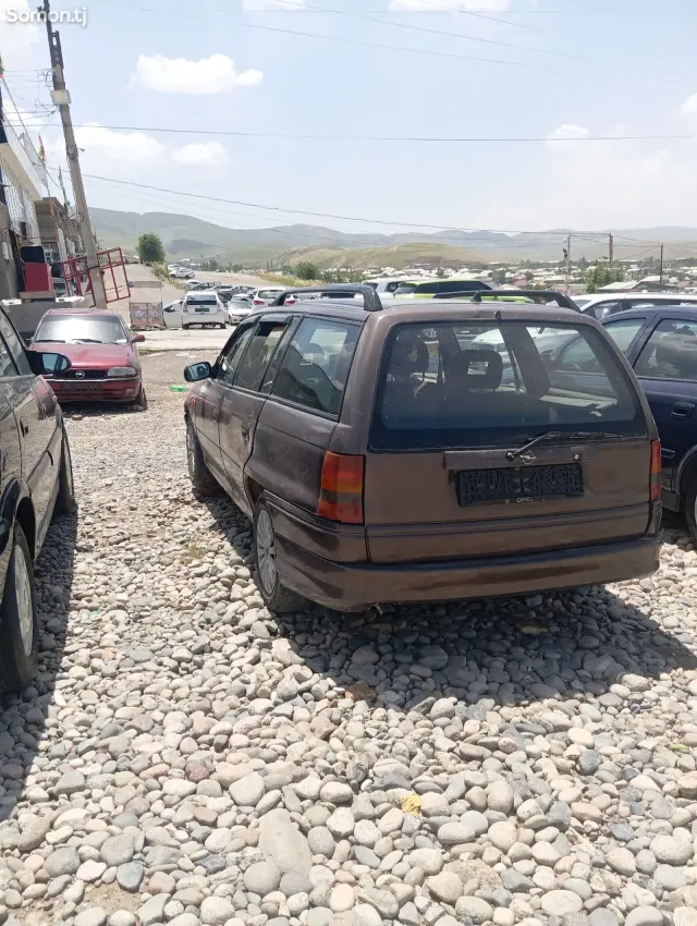 Opel Astra K 1997 · 1.6 MT