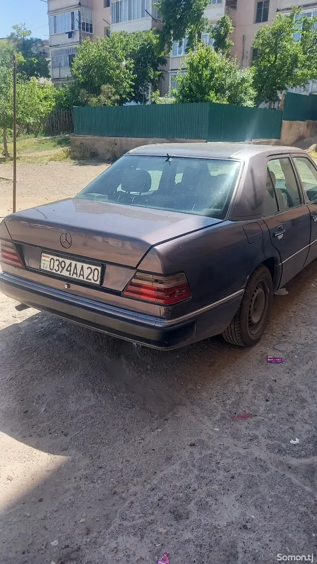 Mercedes-Benz W124 1993 · 2.0 MT