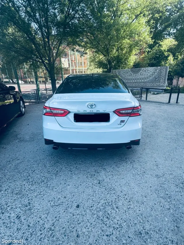 Toyota Camry 2018 · 3.5 AT