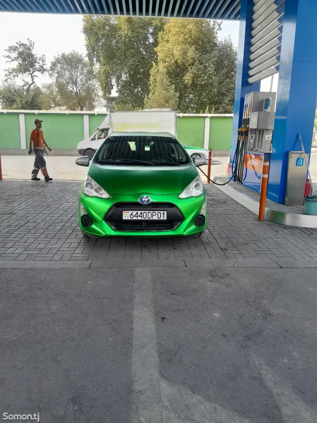 Toyota Aqua 2015 · 1.5 AT
