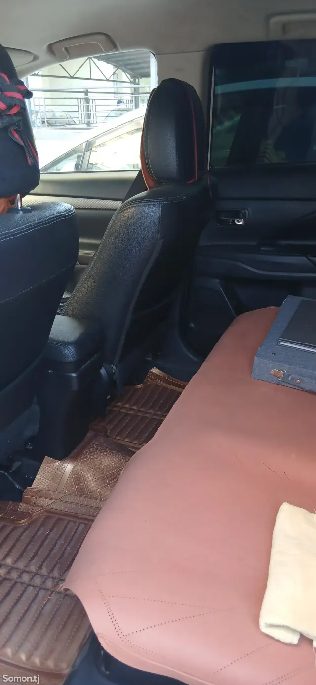 Mitsubishi Outlander 2014 · 3.0 AT