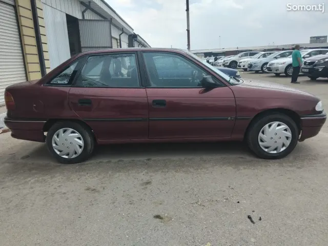 Opel Astra F 1993 · 1.6 MT