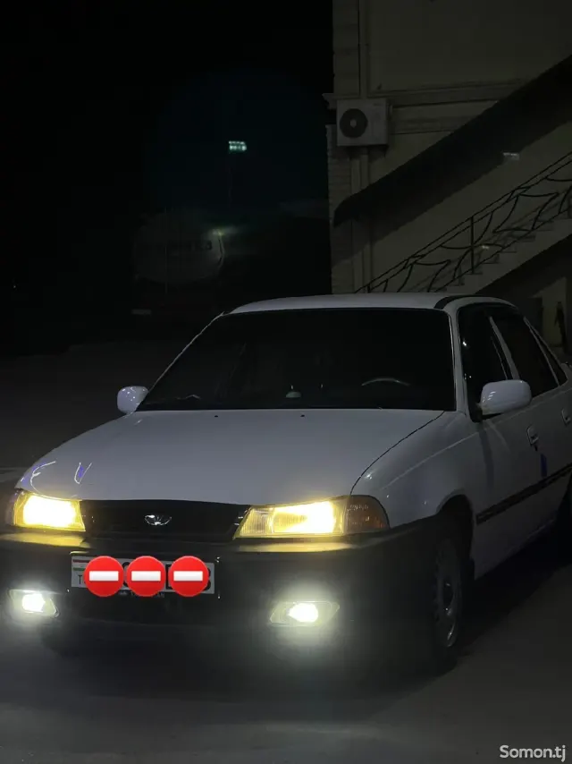 Daewoo Nexia 1995 · 1.6 MT
