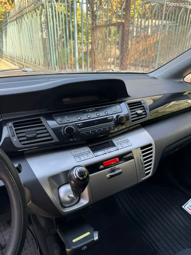 Honda FR-V 2007 · 2.0 MT