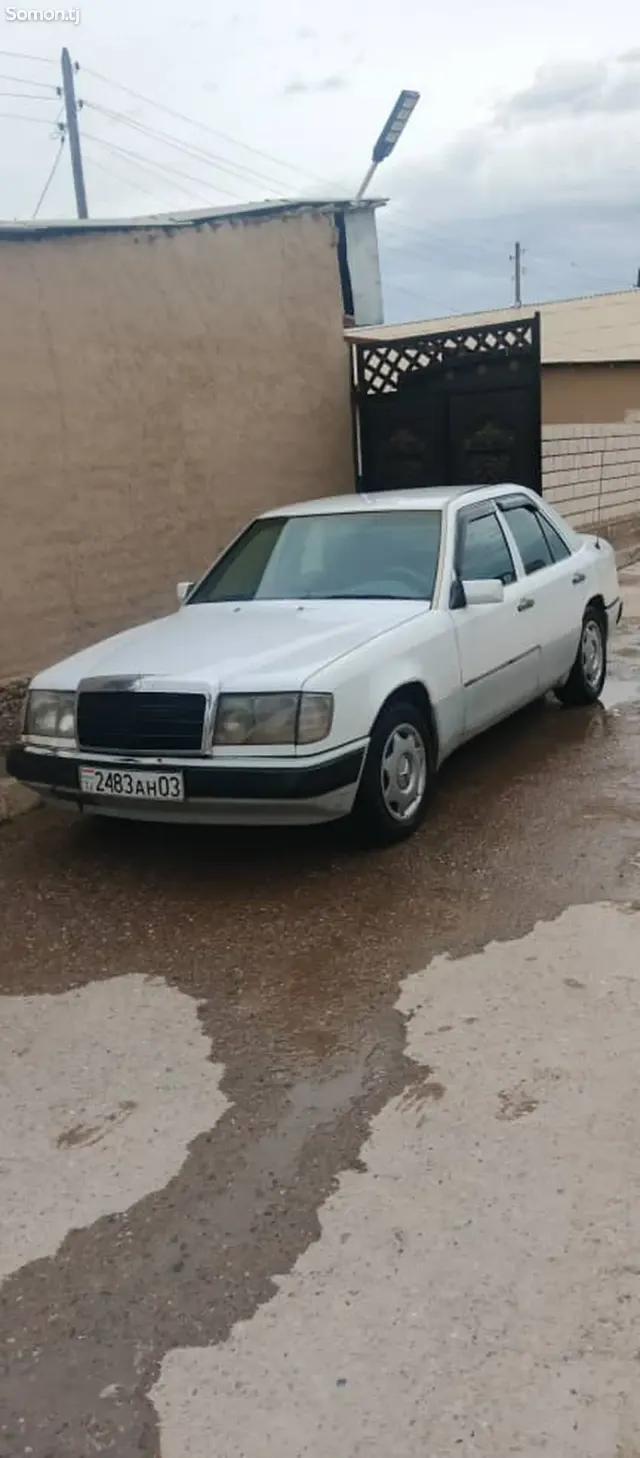 Mercedes-Benz W124 1990 · 1.9 MT