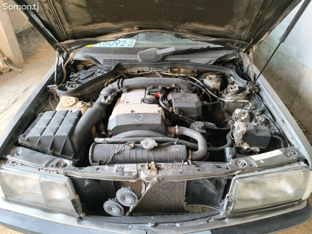 Mercedes-Benz W201 1989 · 1.8 MT