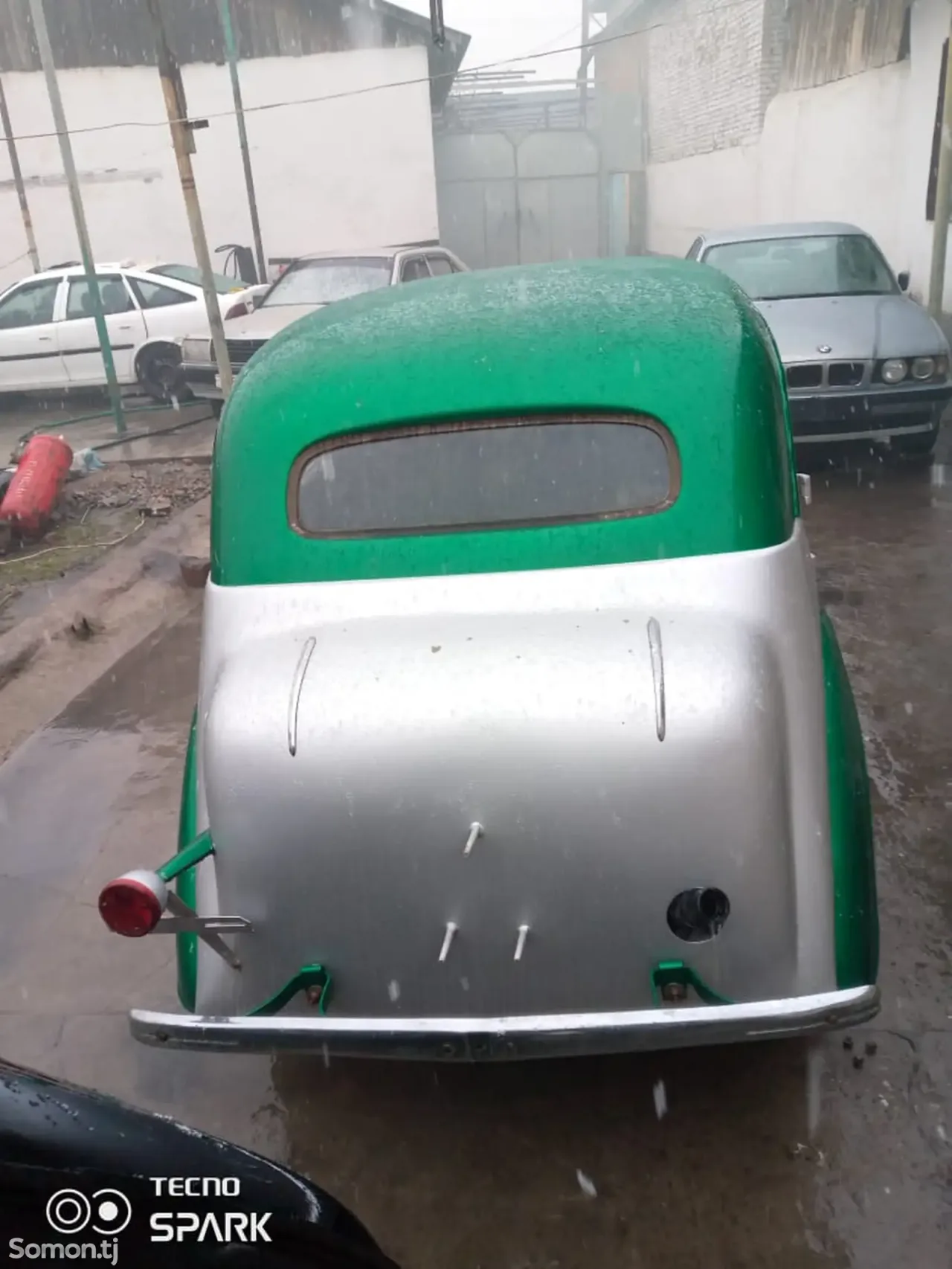 Москвич 401 1950 · 2.4 MT