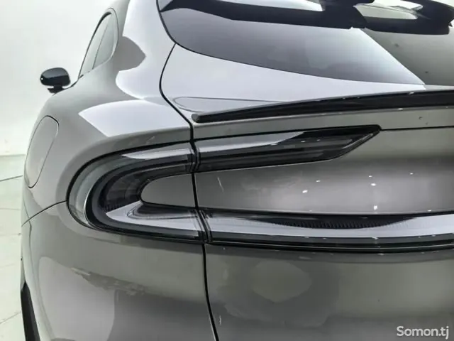 Xiaomi SU7 2025 · AT