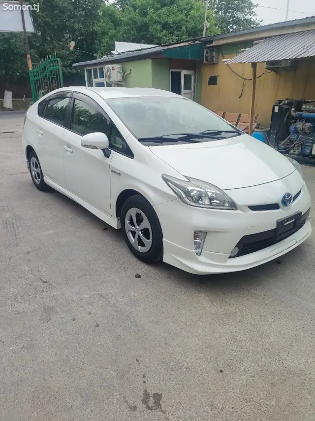 Toyota Prius 2014 · 1.8 AT