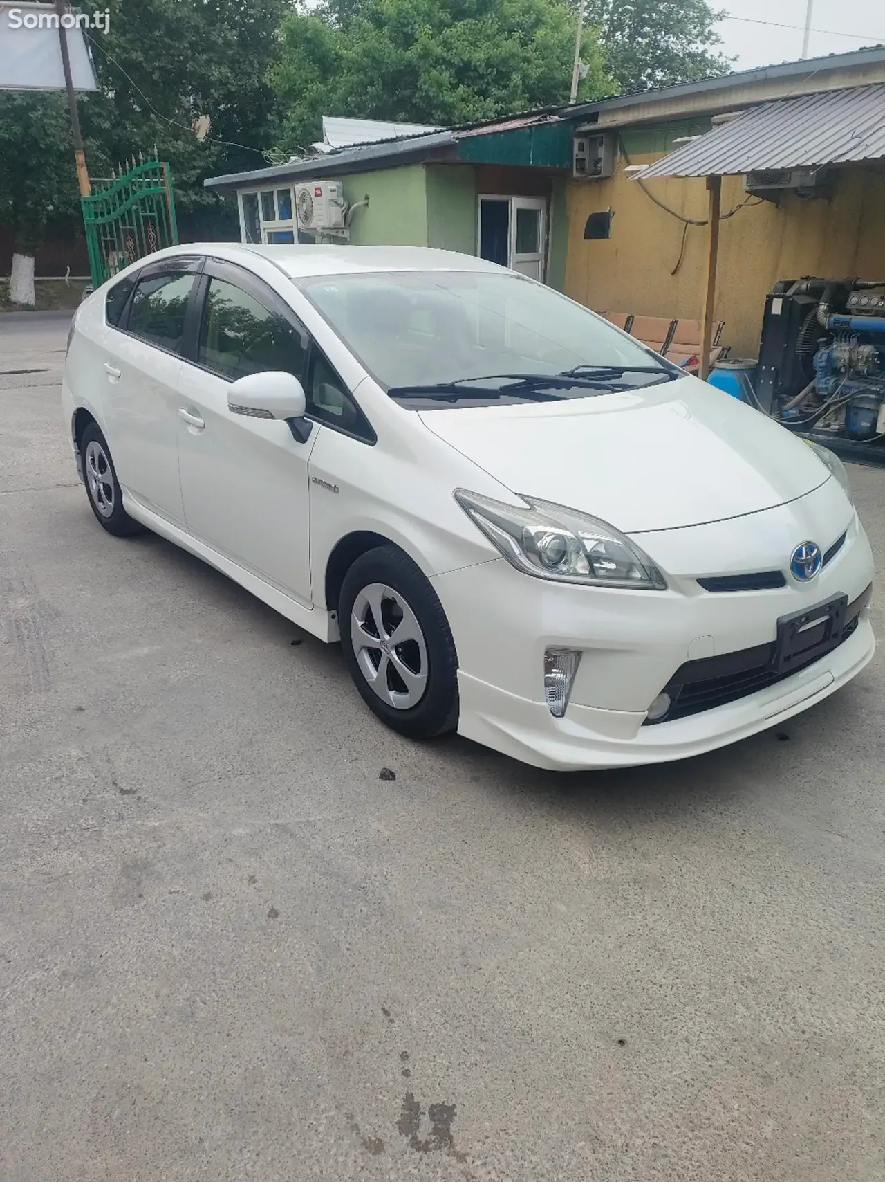Toyota Prius 2014 · 1.8 AT
