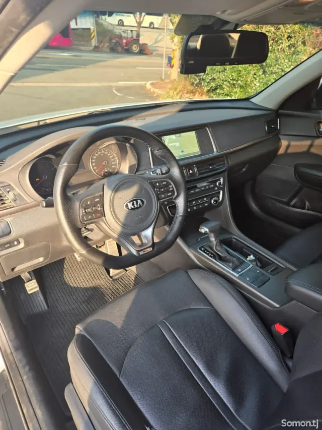 Kia K5 2018 · 2.0 AT