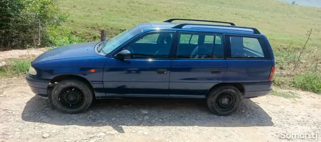 Opel Astra F 1996 · 1.6 MT