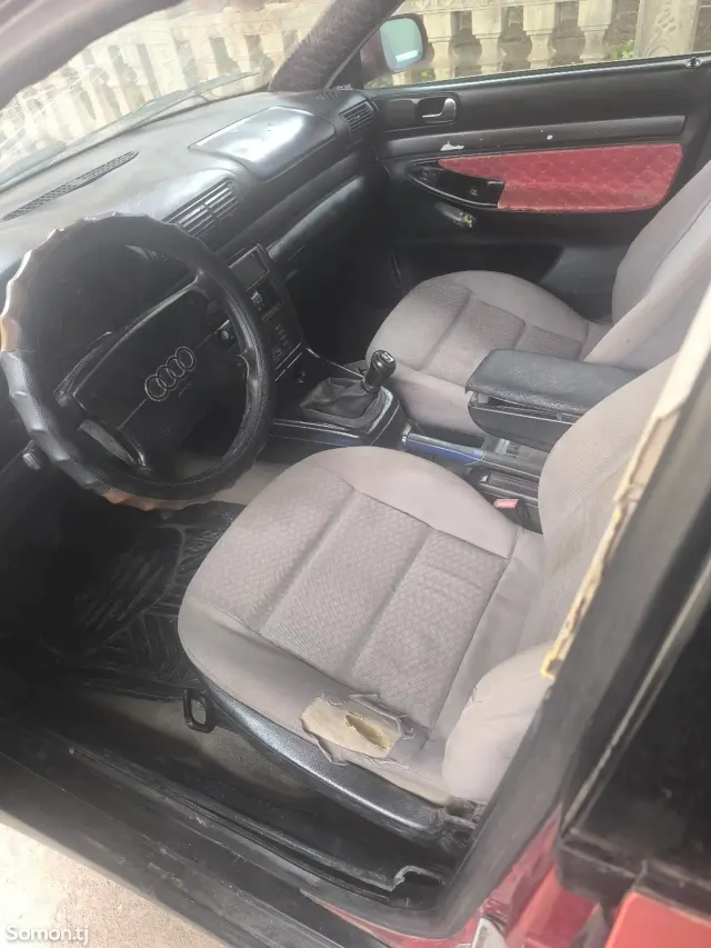 Audi A4 1996 · 1.8 MT