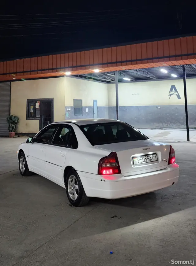 Volvo S80 2000 · 2.4 MT
