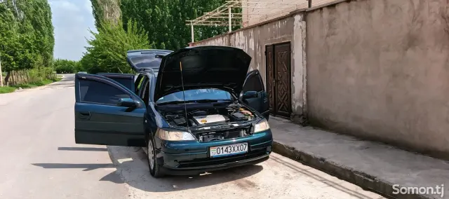 Opel Astra G 1998 · 1.6 MT